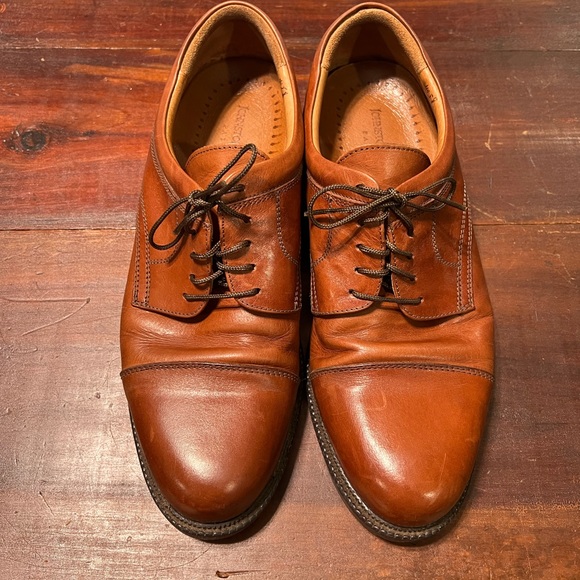 Johnston & Murphy Passport Captoe Oxford shoe. - Picture 2 of 8